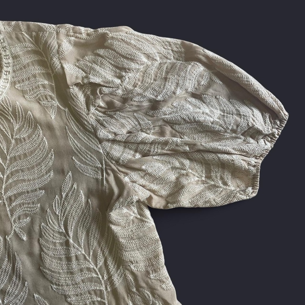 Leaf Pattern Cream Top - Picture 6 of 6